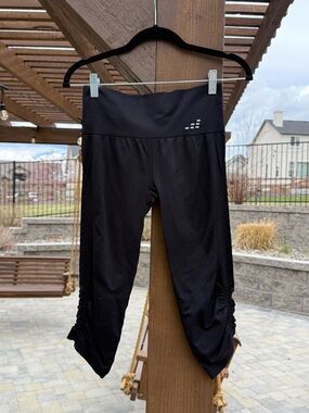 bcg Black Cropped Athletic Leggings with Side Ruched Detail